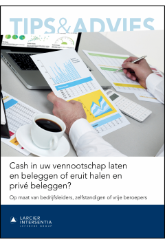 Cash in uw vennootschap laten en beleggen of eruit halen en privé beleggen?